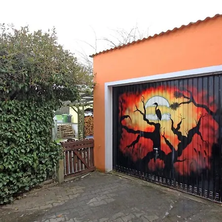 Ferienwohnung Fur Zwei Personen Mit Schonem Garten Am Waldrand Daire