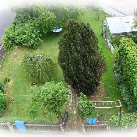 Daire Ferienwohnung Fur Zwei Personen Mit Schonem Garten Am Waldrand